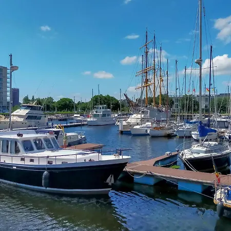 1 Bedroom In Apartment *